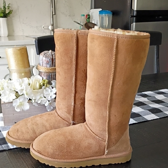 UGG CLASSIC TALL BOOTS WOMEN'S - Picture 1 of 8